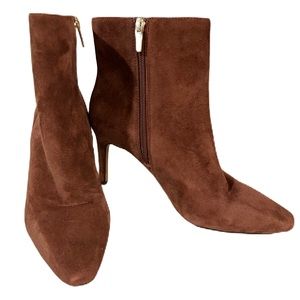 NWOT VINCE CAMUTO AMBIND SUEDE BOOTS SIZE 7